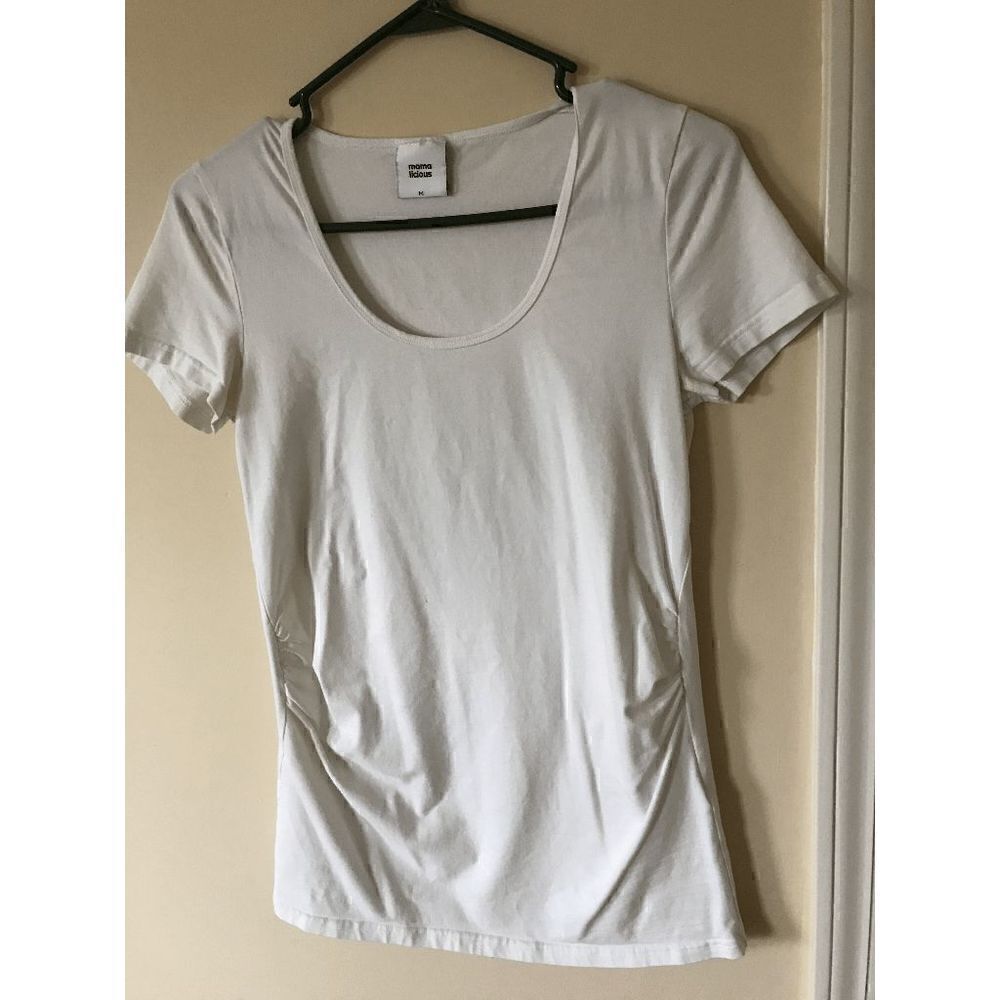 Mama licious Maternity soft white super soft strechable fabric Tee M